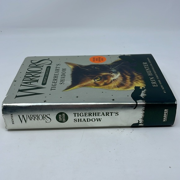 WARRIORS: Tigerheart’s Shadow. Super Edition. By: Erin Hunter - Picture 3 of 8
